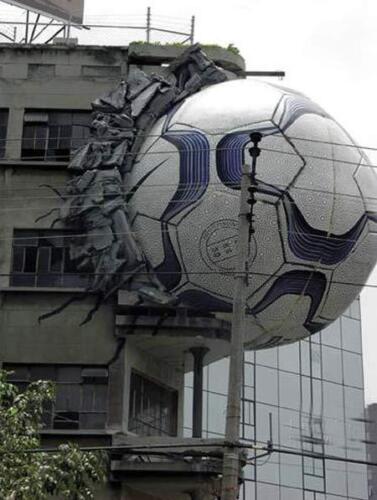 Clever ad 4 - Football